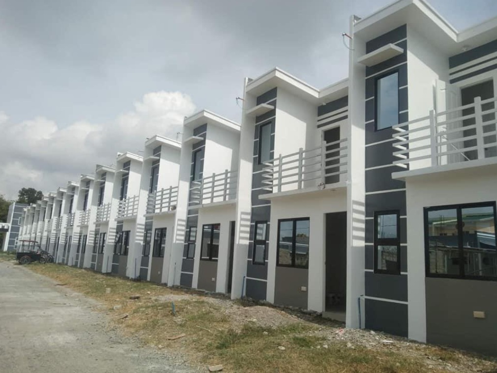 2 Bedroom Townhouse with Balcony New York Heights Subdivision, Ramon ...
